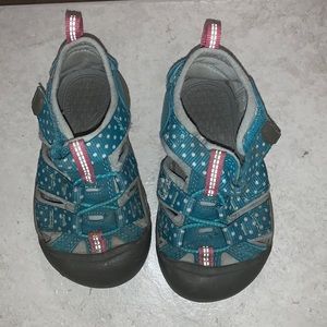 Toddler size 7 Keens